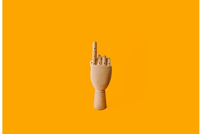 manikin-mannequin-hand-wooden